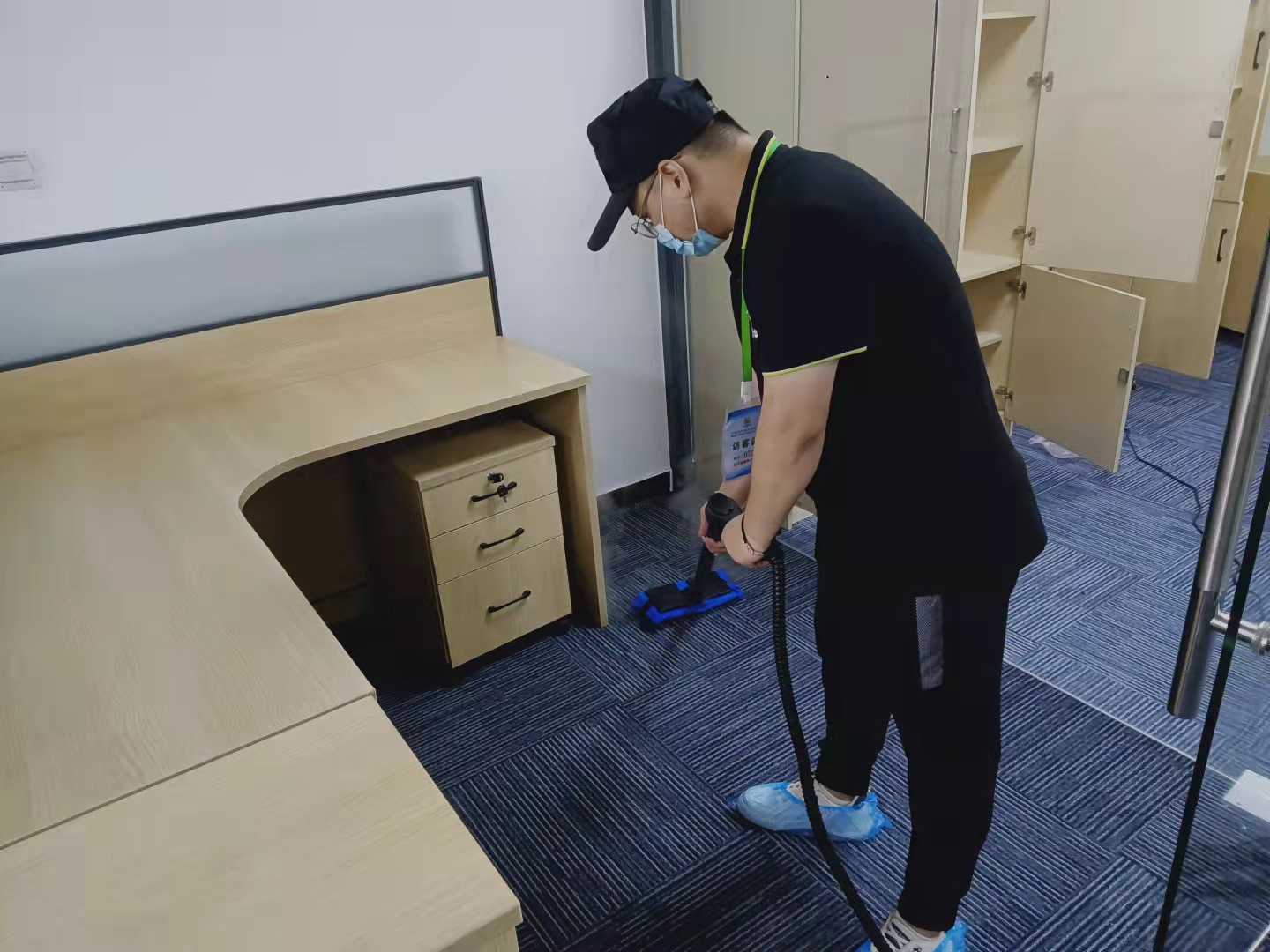 龙升制衣公司